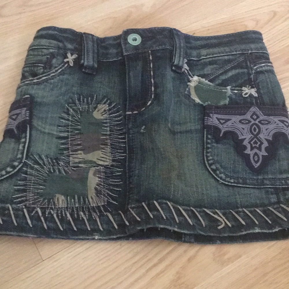 Jean skirt barely worn in great condition